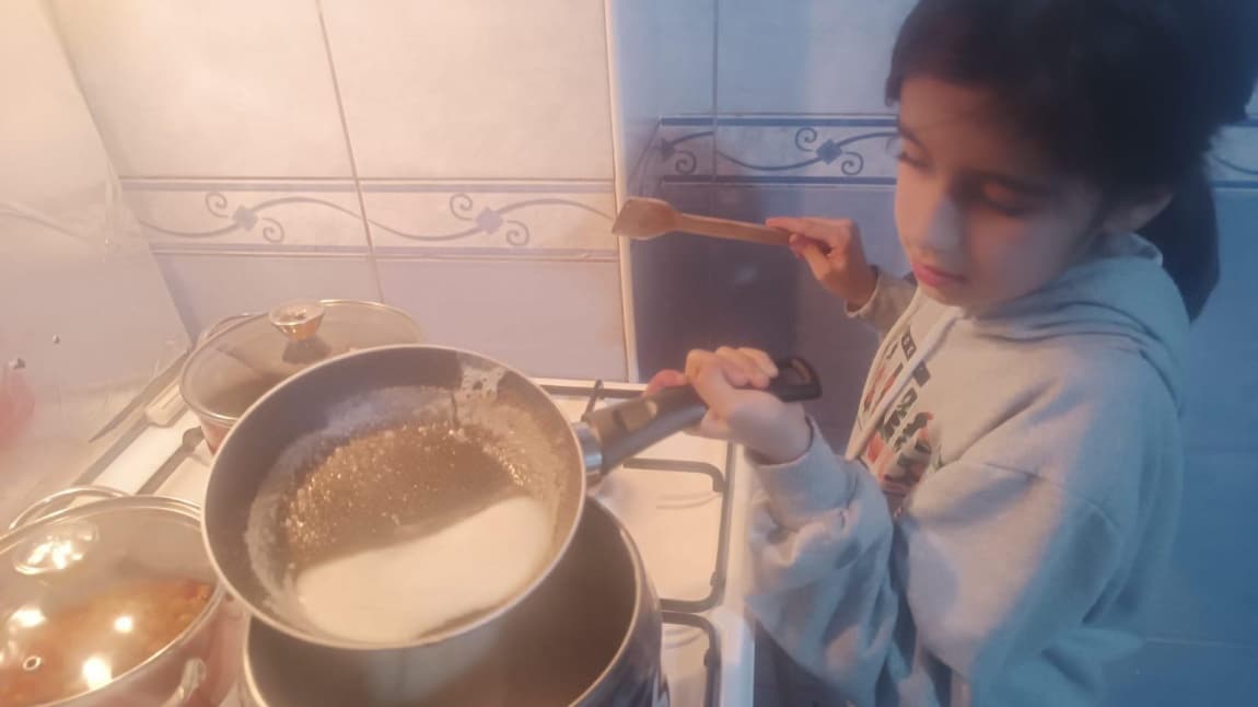 yaşam becerileri kapsamında yemek pişirme ve beslenme bilinçi